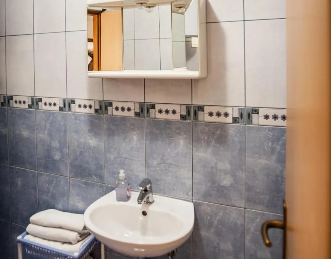 Apartment In Lopar With Sea View, Terrace, Wireless, Washing Machine